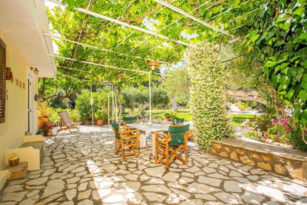 Anthia Private Studio A Breath Away From Beaches Áyios Nikítas المظهر الخارجي الصورة